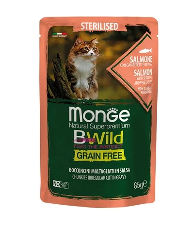Пауч MONGE BWILD STERILISED CHUNKIES SALMON WITH SHRIMPS WITH VEGETABLES за кастрирани котки, хапки сьомга и скариди глиган, 85 g